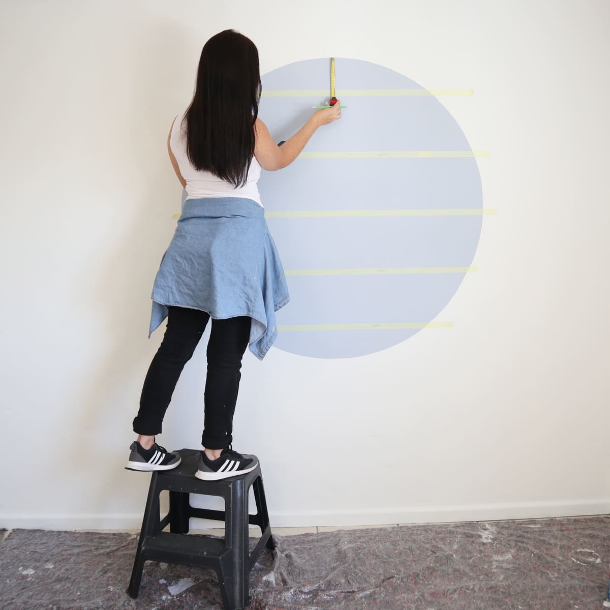 Elle measuring walls